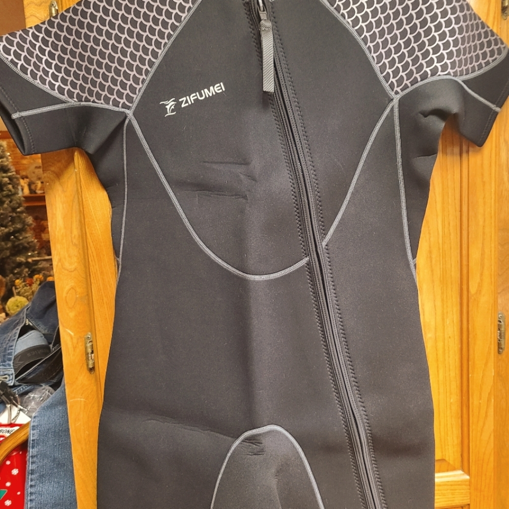 XLT Zifumei Shorty Wetsuit NWOT black/beige